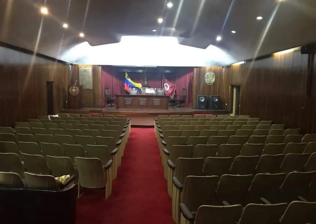 Entrada principal del Colegio de Abogados de Caracas